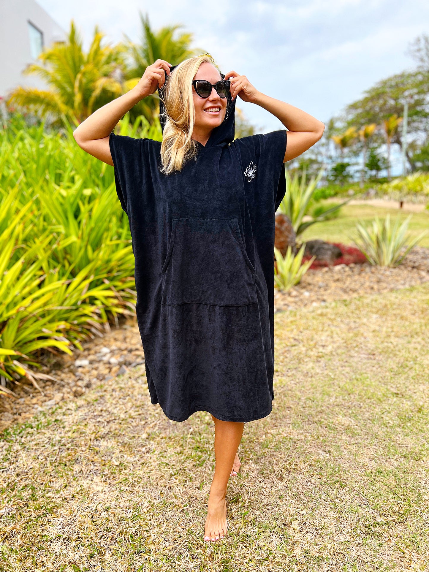 Surfvibes  Poncho Black